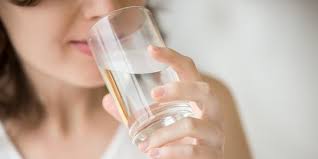 Beberapa manfaat  meminum  air  mineral  yang  cukup  setiap  harinya